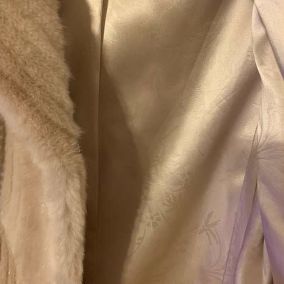 COPY - Stunning Vintage ILGWV Fur Coat/Jacket - Picture 7 of 14